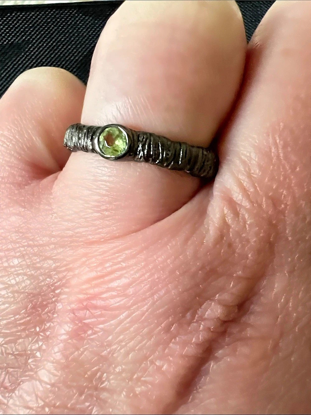 German Kabirski Peridot Ring Textured Band size 6 Like New - Picture 4 of 4